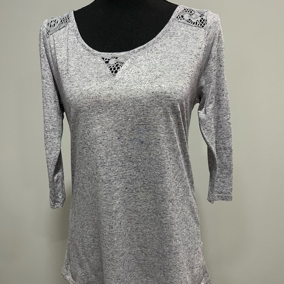 Day trip top 3/4 length sleeves , see through back .. with some shimmery silver - Picture 3 of 4